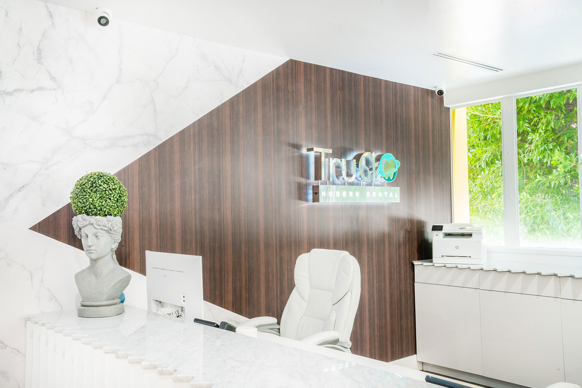 GLO Modern Dentistry Hollywood Cosmetic Dentist